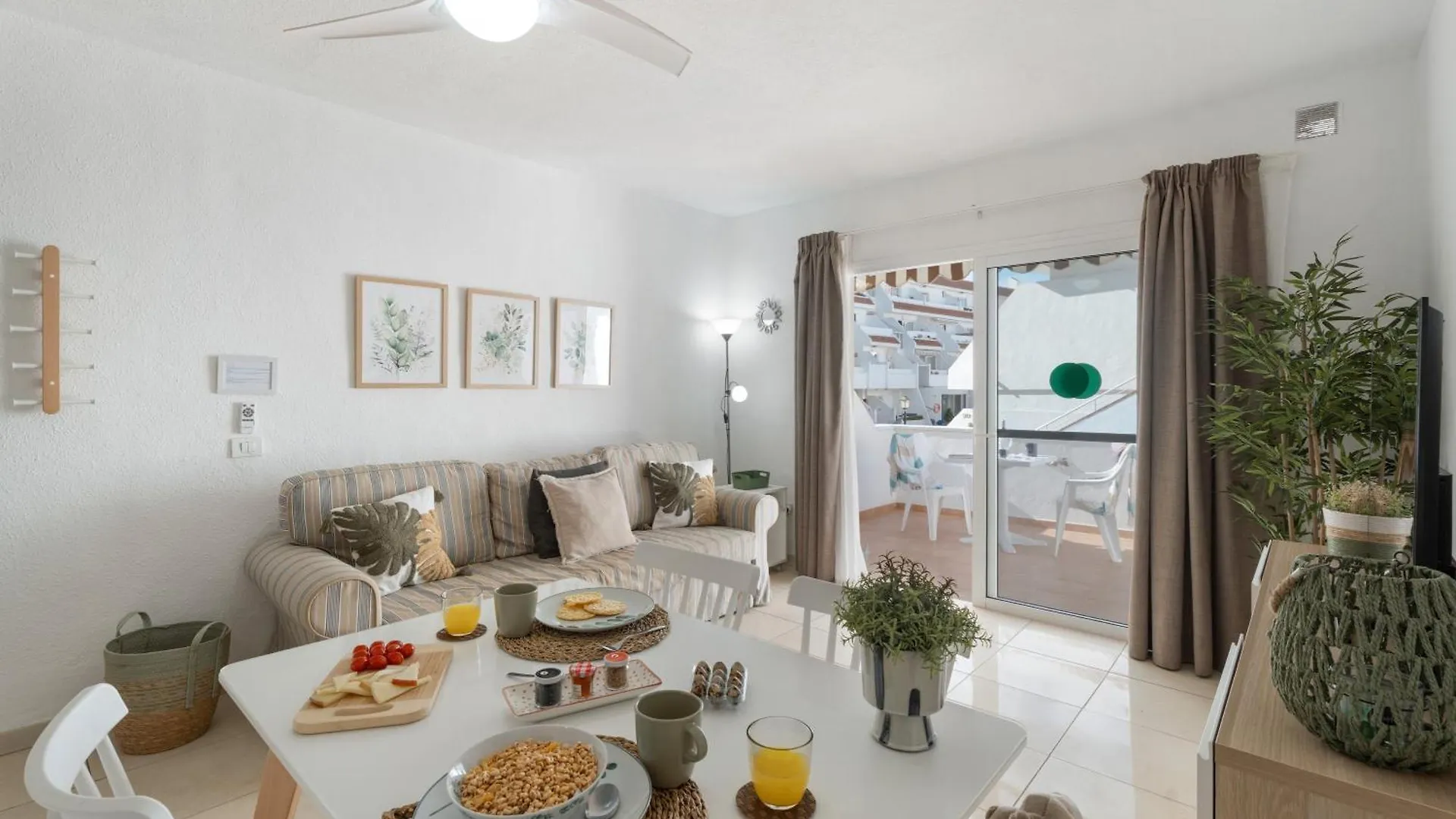 Serene Terrace And Pool Playa de las Americas